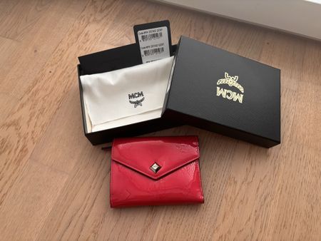 MCM Portemonnaie Lackrot Damen mit Box guter Zustand