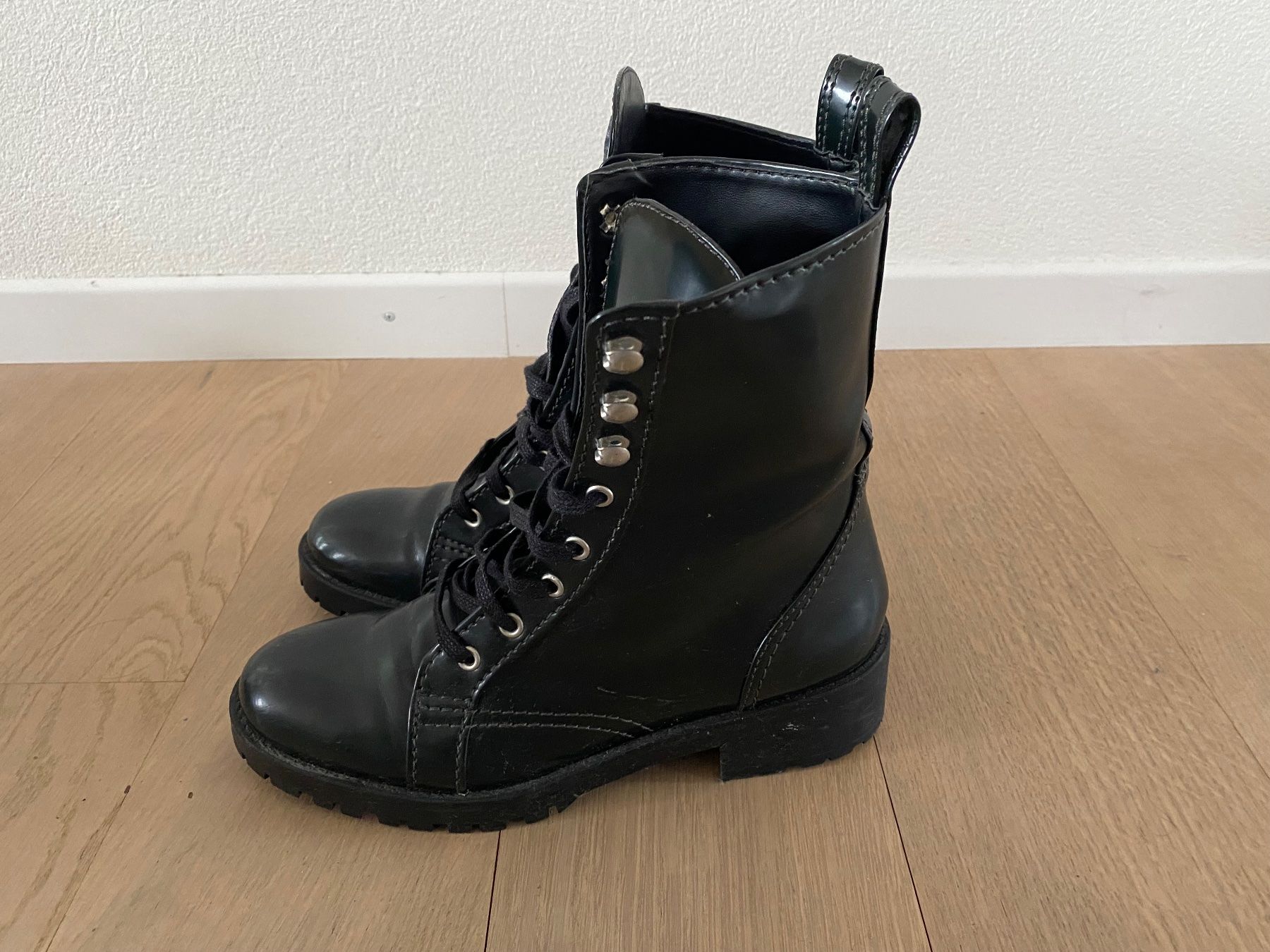 Zara Scarpe da donna: Stiefelette dunkelgrün (Gr. 39) – Usato da Schlieren venduto da vivid_wrld