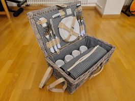 Vintage Picknickkorb aus Weide, komplett