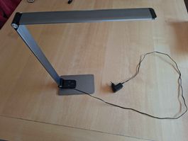 Lampe de bureau LED argentée articulée 