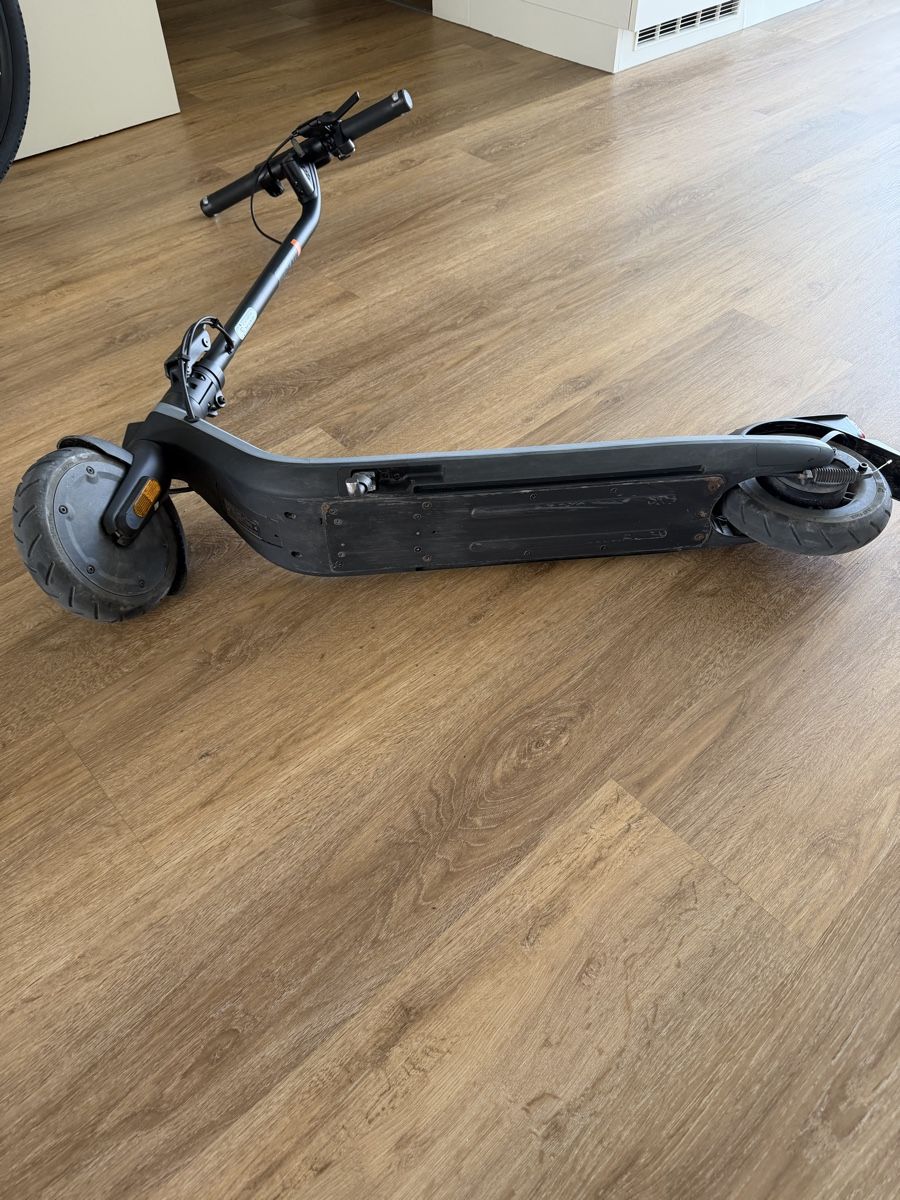 Segway Kickboard: Segway Ninebot E2 E-Scooter gepflegter Zustand – Gebraucht aus Bern von hei_njv9 2
