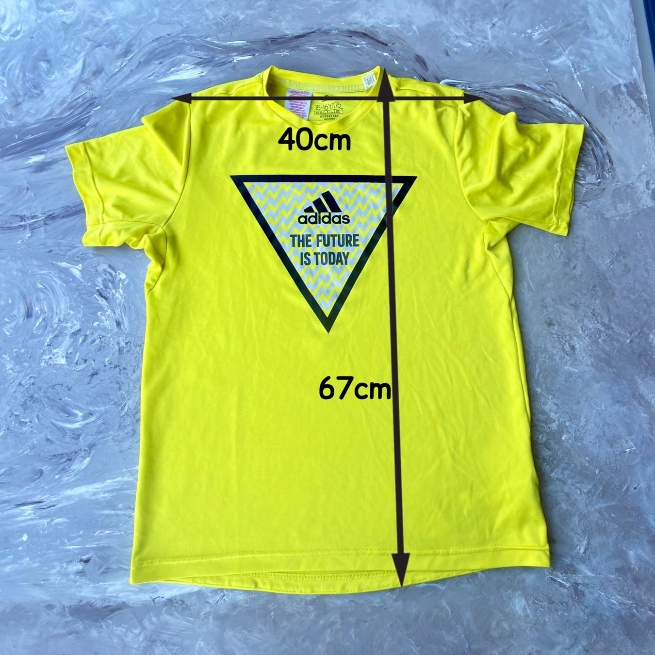 Adidas Chemises, T-shirts & Polos: T-shirt Adidas "The Future Is Today" – D'occasion à Thônex par Suisse.Shopping 7