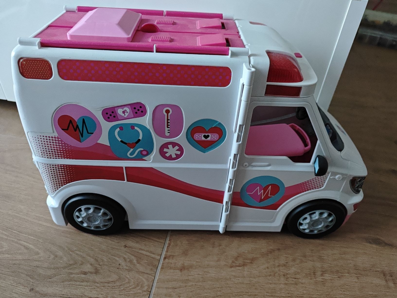 Giocattoli: BARBIE Krankenwagen mit Sirene – Usato da Gibswil venduto da jibbi01 1