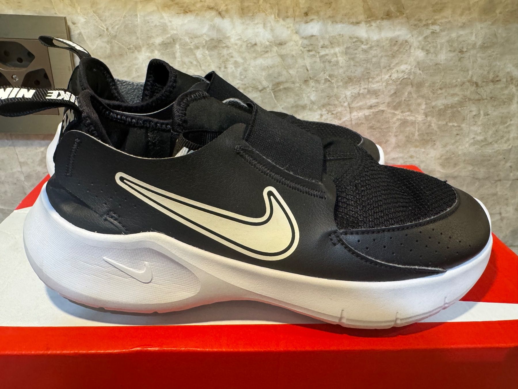 Nike Schuhe für Jungen: Nike basket T36.5 – Gebraucht aus Conches von chn_hgl6 7