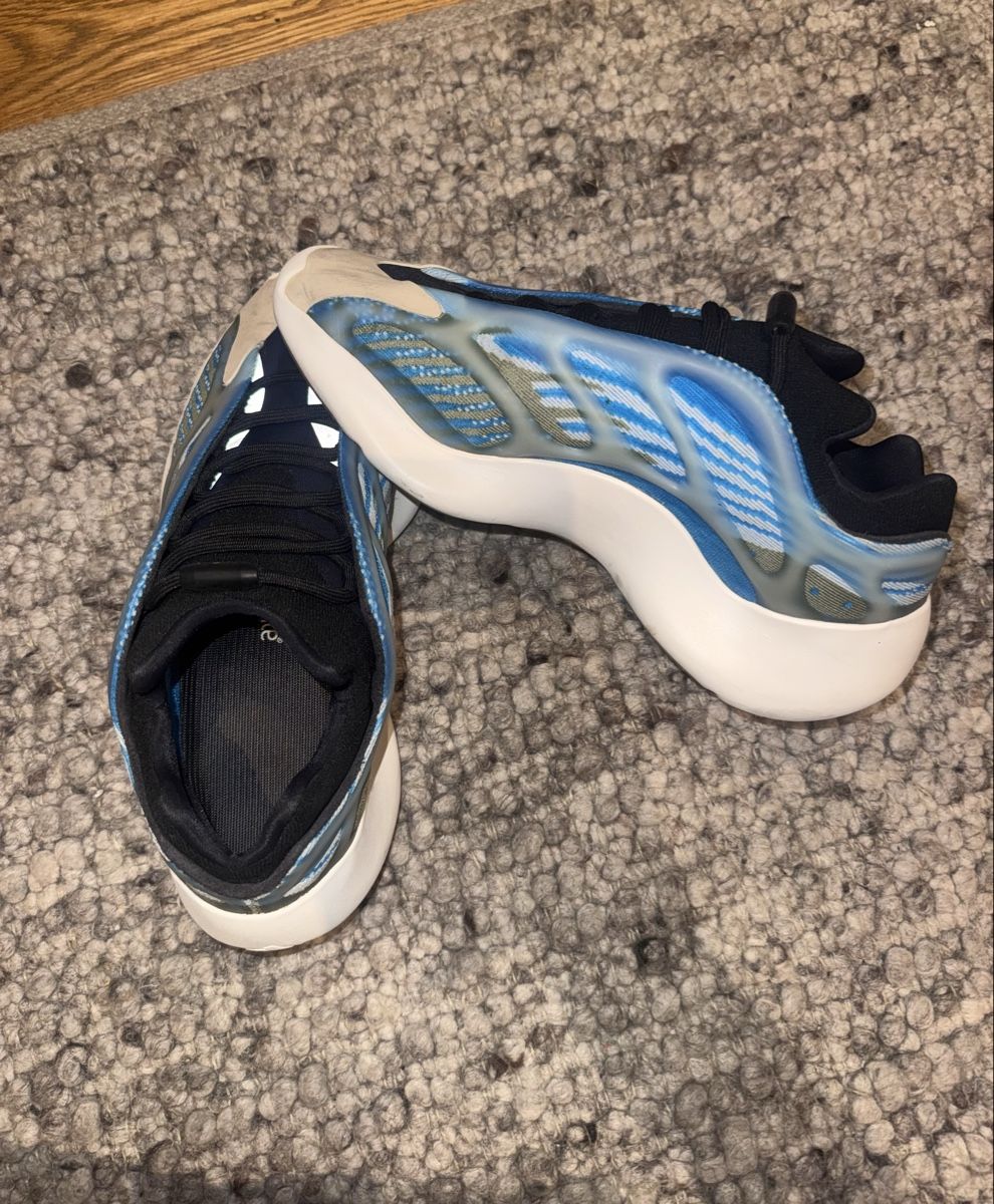 Adidas Scarpe da uomo: Yeezy 700 Adidas taille 42 – Usato da Le Mont-sur-Lausanne venduto da nat_kt2b 2