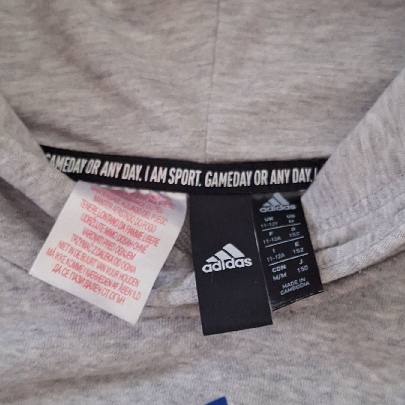 Adidas Maglioni & Felpe: Grauer Adidas Kapuzenpullover Gr. 152 / 11-12 J. – Nuovo (secondo la descrizione) da Hettenschwil venduto da Schneuggi2 5