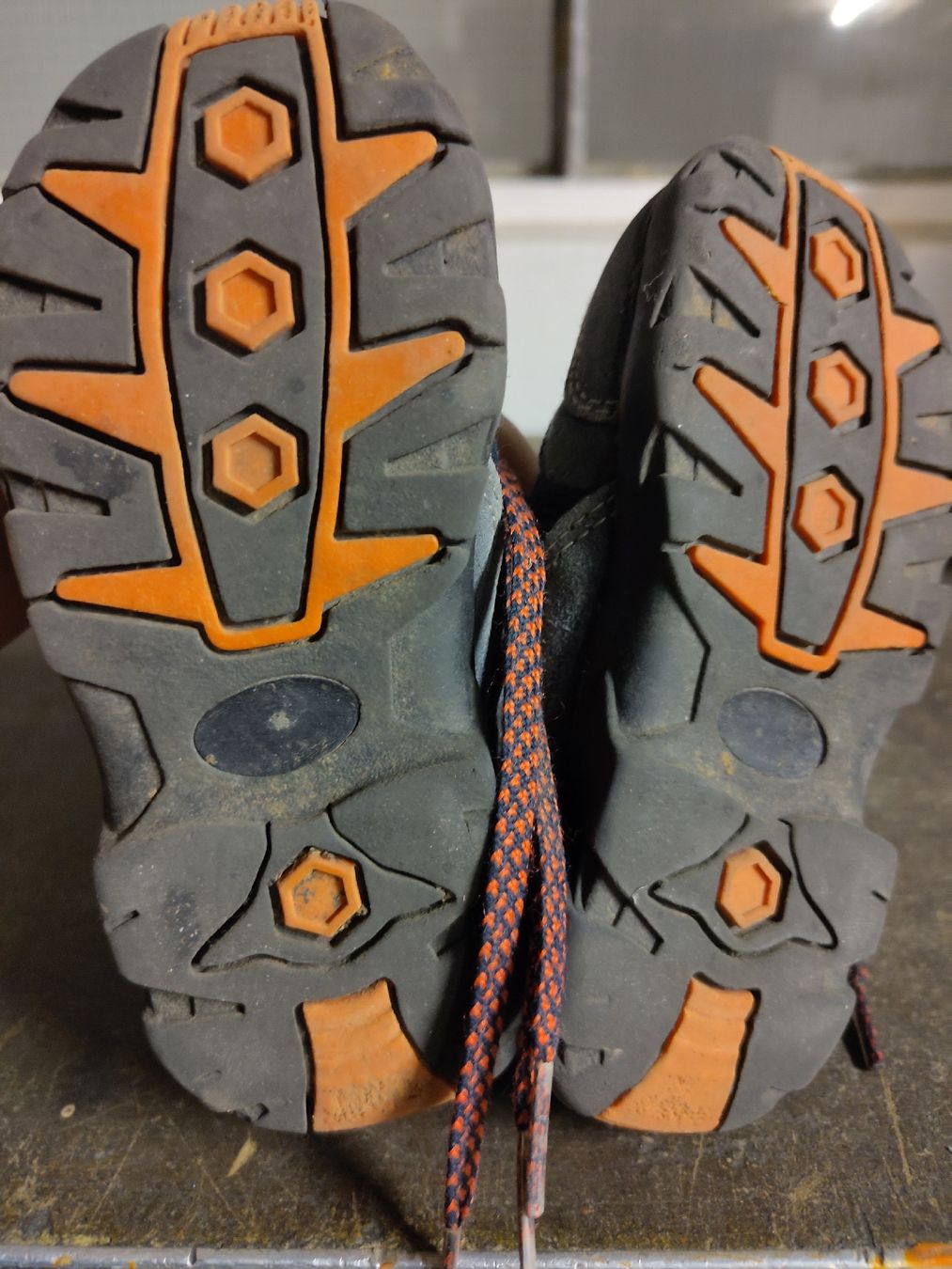 Everest Scarpe per ragazzi: Everest Wanderschuhe blau/orange, Gr. 24 – Usato da Däniken SO venduto da Lu-Tze 2