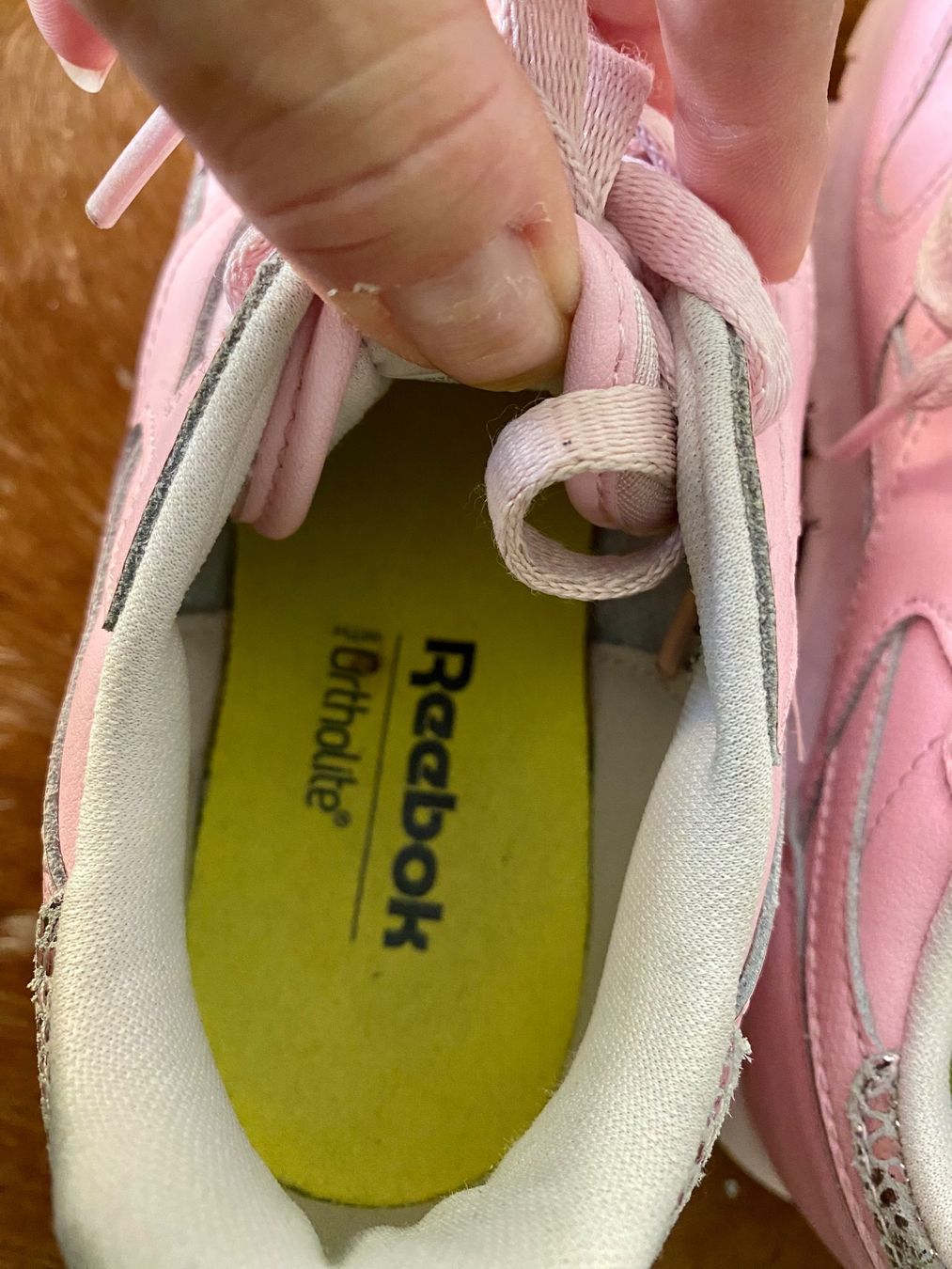 Reebok Scarpe per ragazze: Super schöne Reebok Turnschuhe Grösse 35 – Usato da Fehraltorf venduto da Marlene4 5