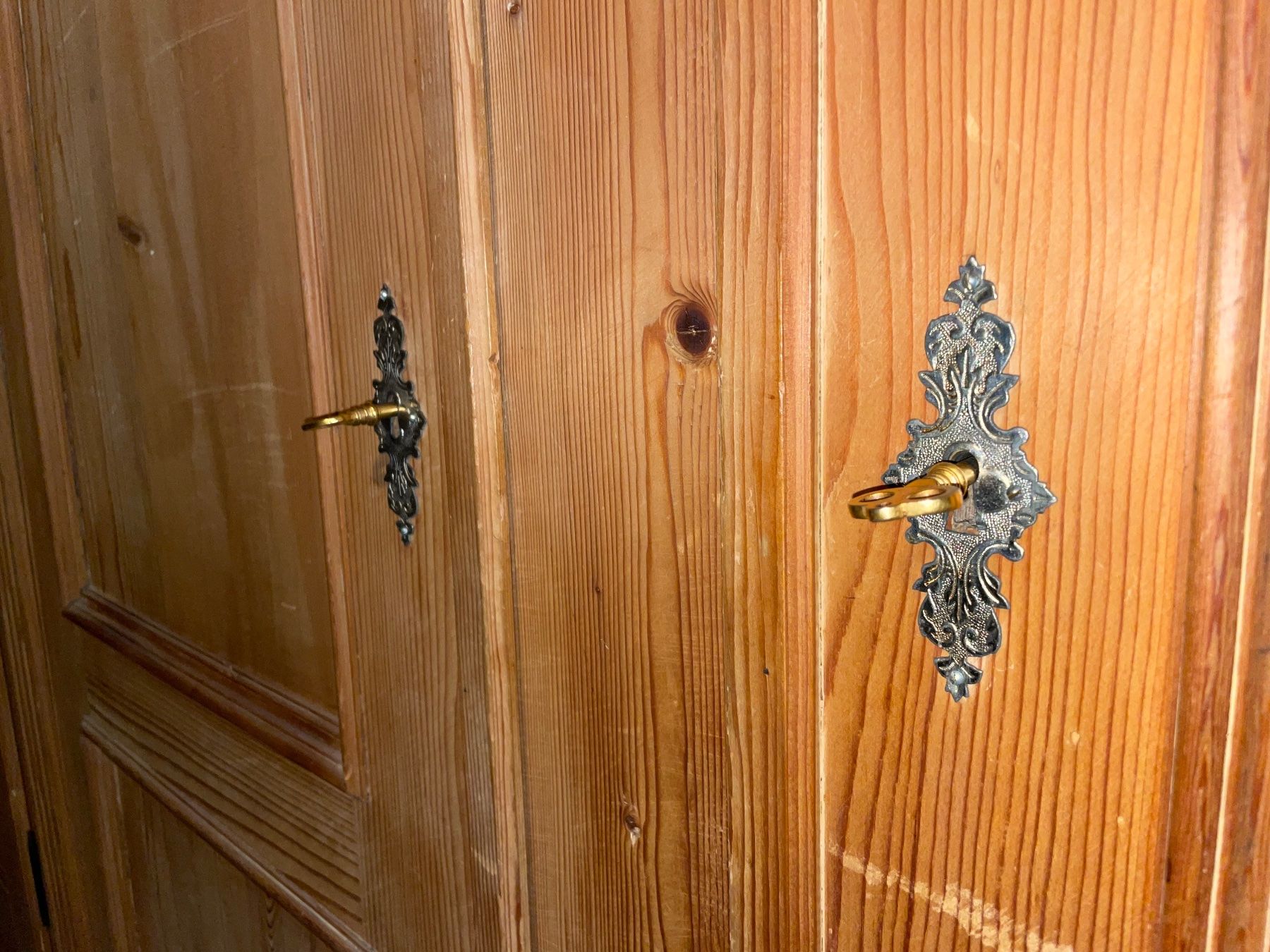 Schränke: antiker Biedermeier Bauernschrank – Gebraucht aus Ebmatingen von glip 2
