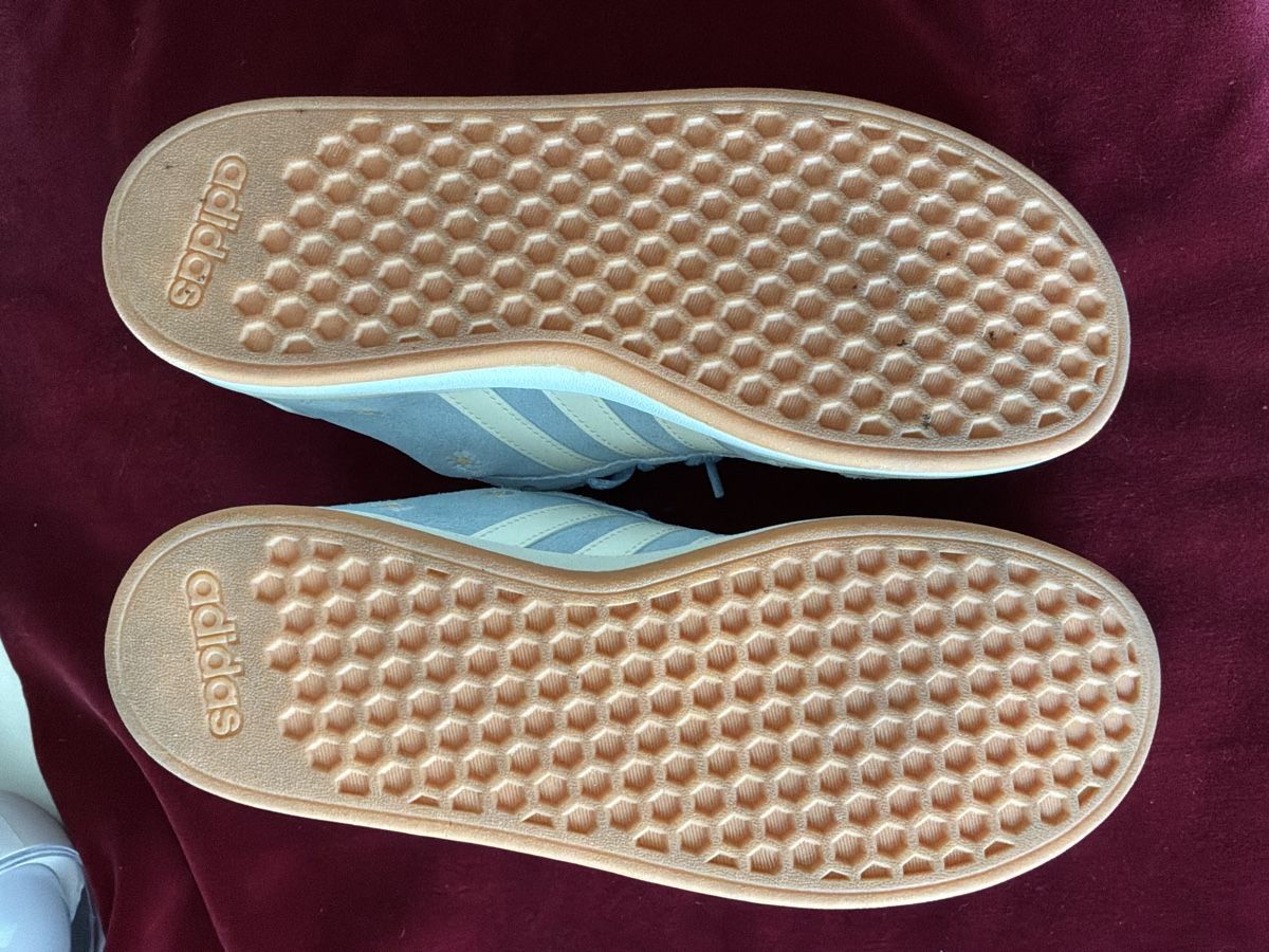 Adidas Damenschuhe: Adidas Sneaker hellblau mit Blumenmuster Grösse 38 – Gebraucht aus Mauren von nfr_8pxy 2