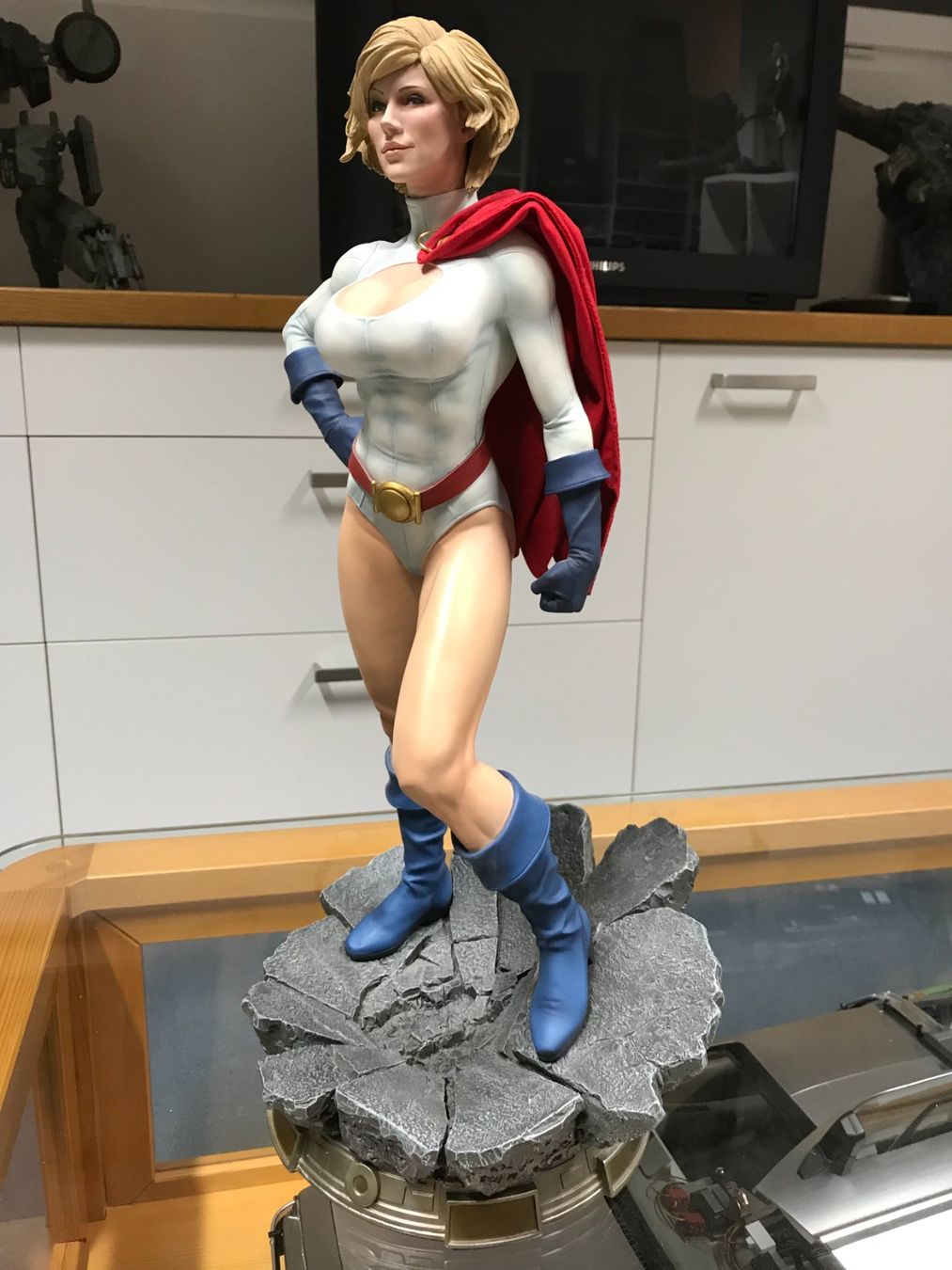 Statuette: Power Girl Premium Format Sideshow 1/4 – Usato da Bassecourt venduto da Matthieum 3