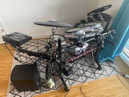 Roland V-Drums KD-80 Schlagzeug mit FD-7 Hi-Hat Pedal