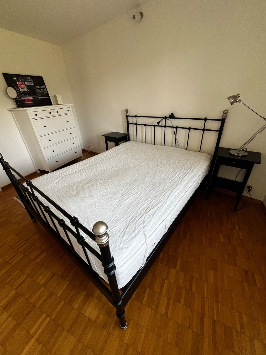 Ikea Letti: Full set: Bedframe + base + mattress + 2 night tables + lamp – Usato da Zollikon venduto da RimBen