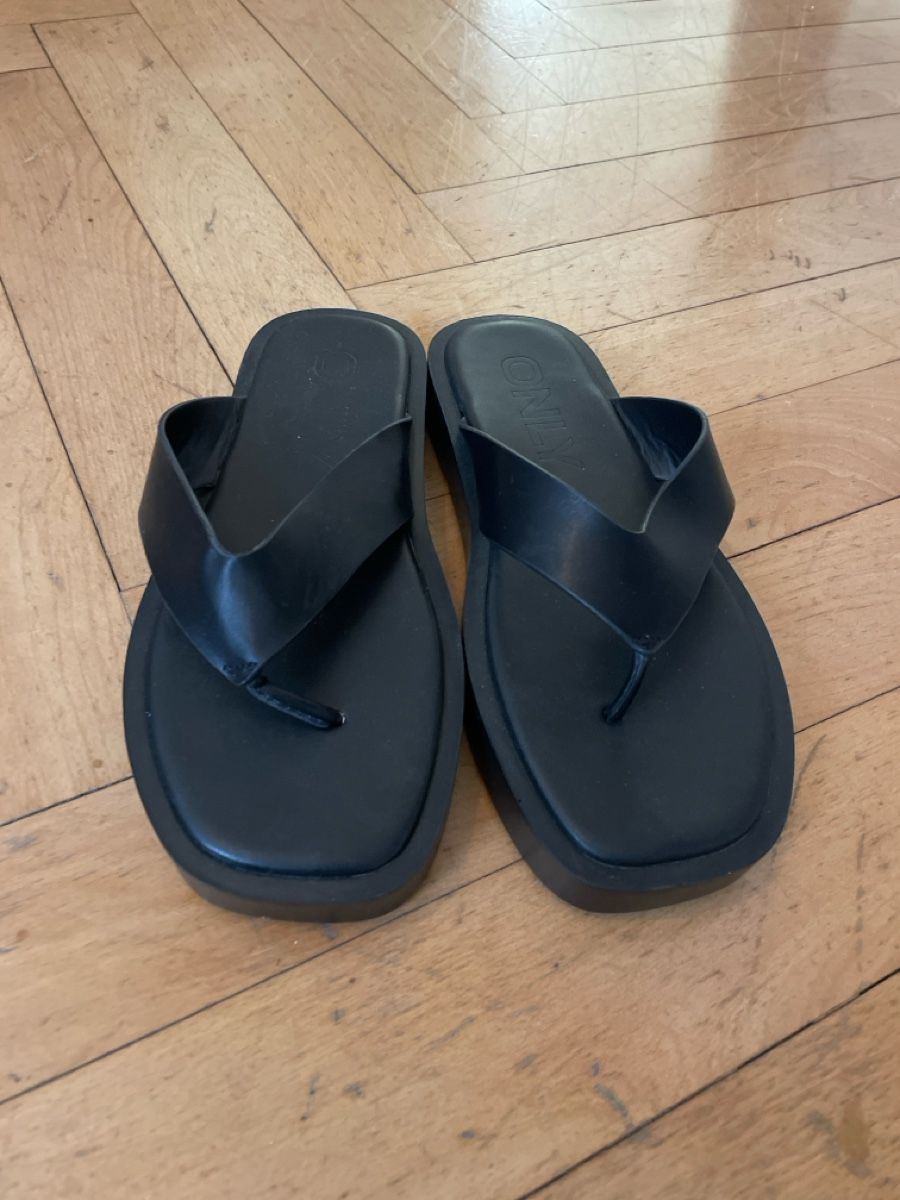 Only Damenschuhe: Only Zehentrenner Gr. 38 – Gebraucht aus Solothurn von kun_b2jw