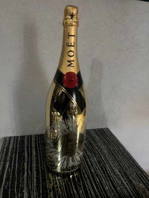 Moet Bevande alcoliche: Jéroboam 3 litres MOET CHANDON Edition limitée – Nuovo (secondo la descrizione) da Corcelles-Payerne venduto da coach