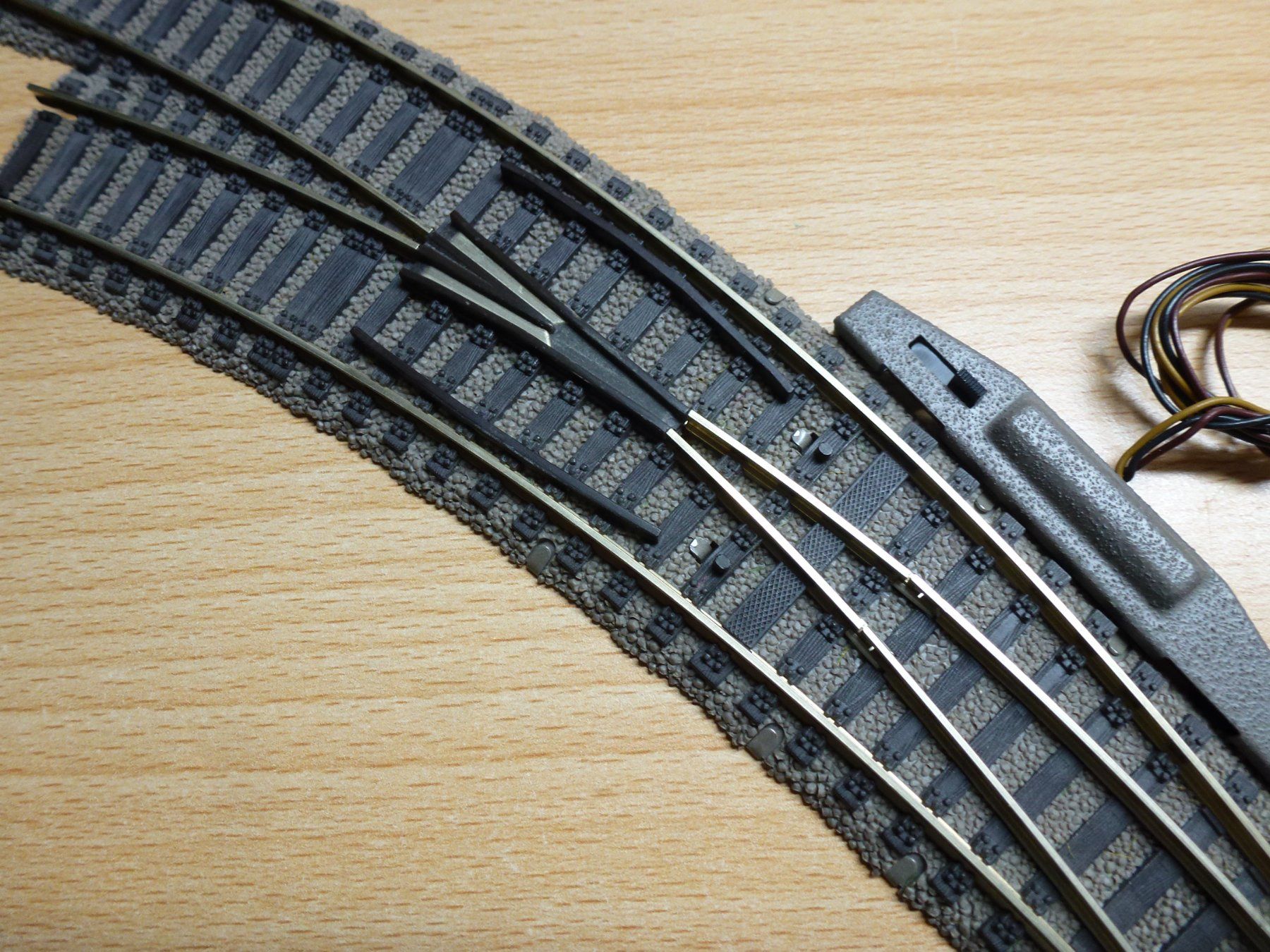 Fleischmann Modellini di ferrovie: Fleischmann H0 Profigleis Bogenweiche links 6142 – Usato da Hombrechtikon venduto da Se9 2