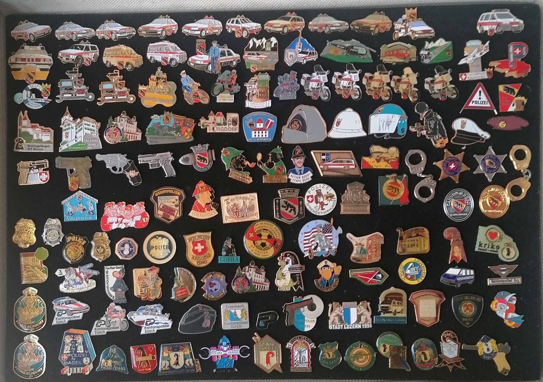 Placchette & Badge: Pinsammlung Polizei – Usato da Messen venduto da renklever