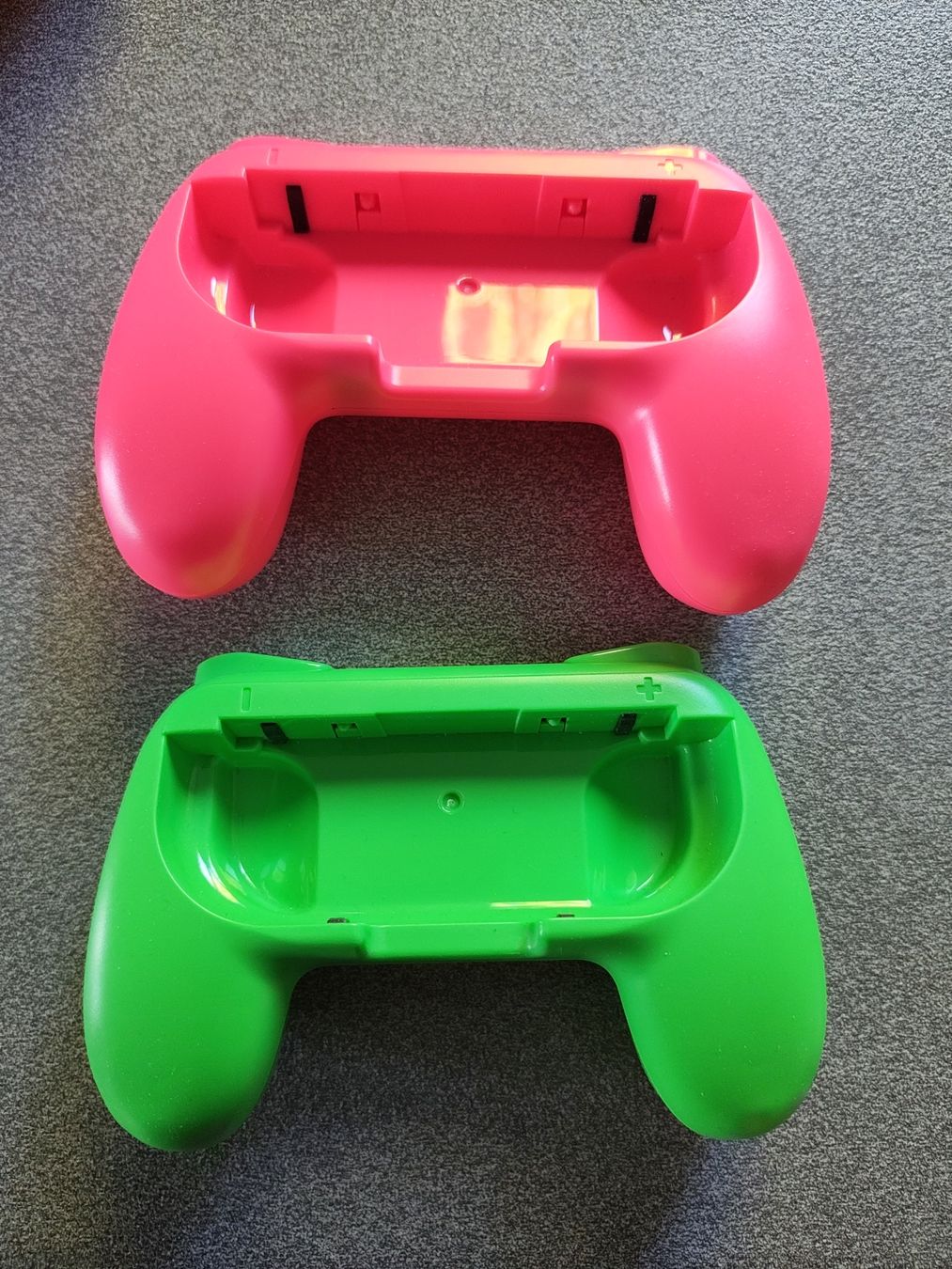 Manettes: Nintendo Switch Joy-Con Griffe – D'occasion à Seuzach par dan1991
