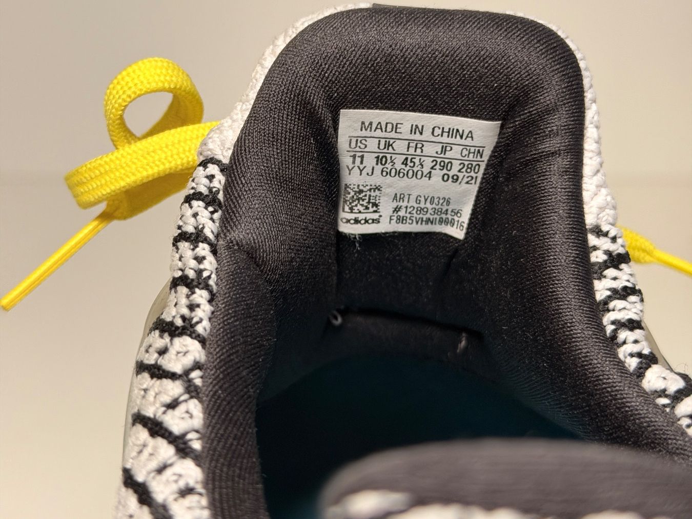 Adidas Chaussures hommes: Adidas Ultra Boost 5.0 Multi Pattern – D'occasion à Küsnacht ZH par Icon21 5