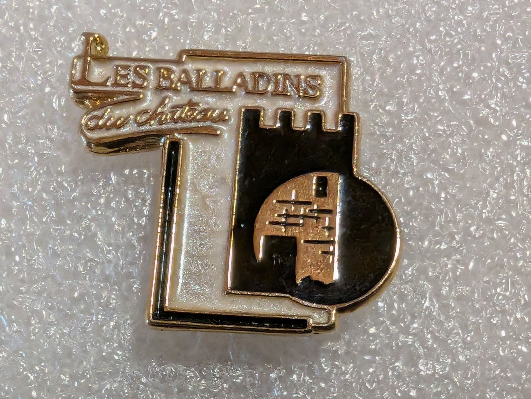 Plaketten & Abzeichen: Ansteckpin 270: Balladins – Gebraucht aus Oppligen von Pin-Fall-Shop
