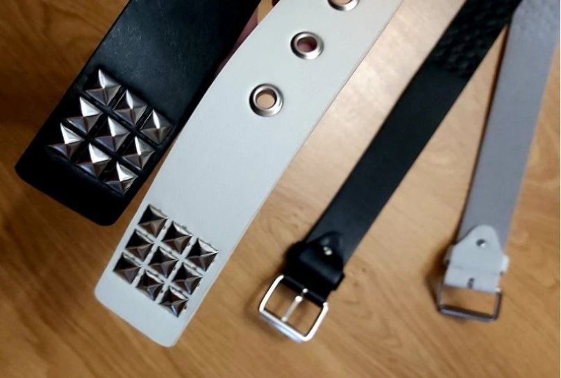 Cinture: 2x Punkrock Nietengürtel - Ceinture rivets punk – Nuovo e nell'imballaggio originale da Lausanne venduto da FASHION-WORLD-SHOP 1