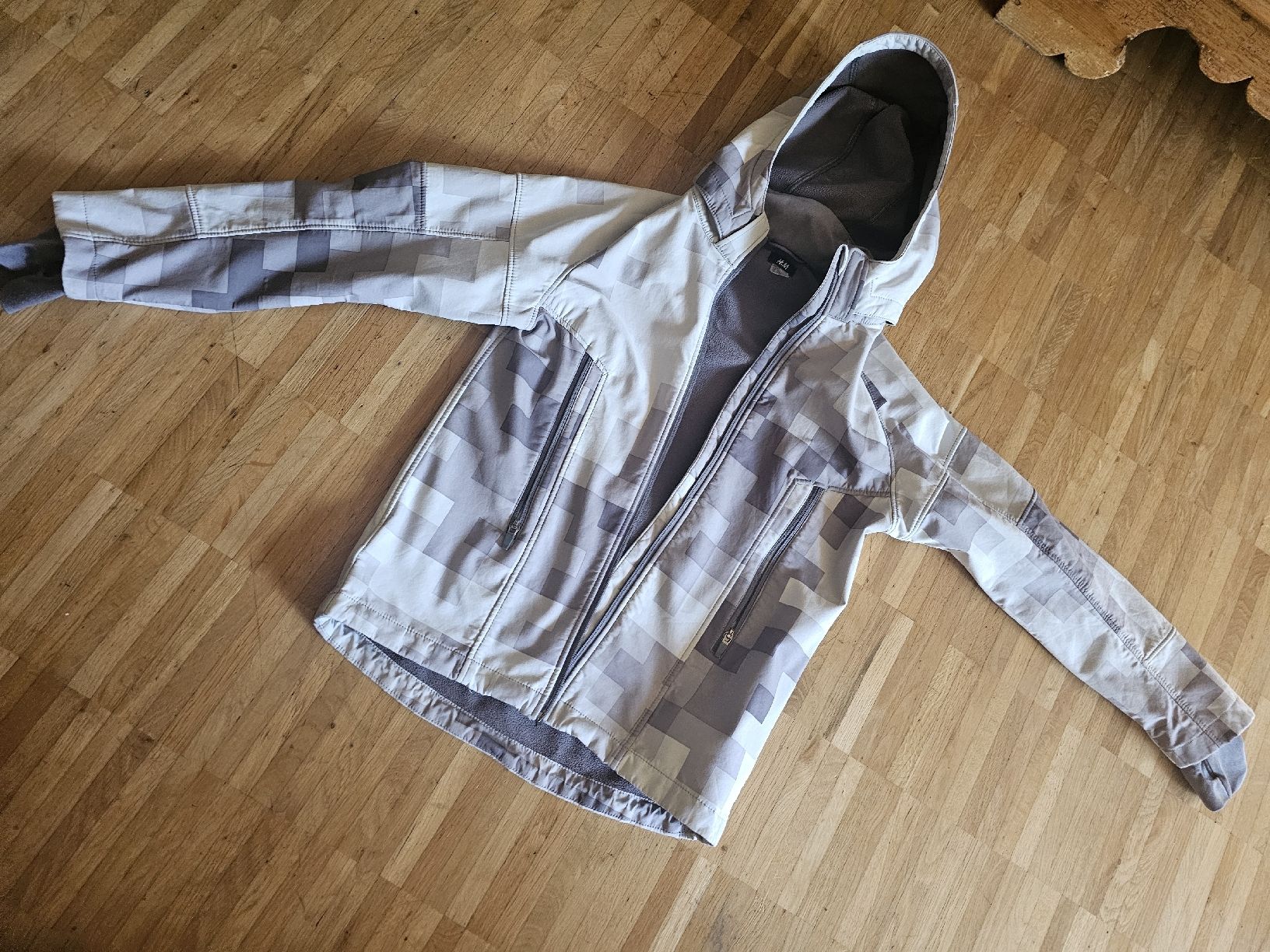 H&M Giacche & Cappotti: Softshelljacke von H&M in Grösse 152 – Usato da Dübendorf venduto da jep76