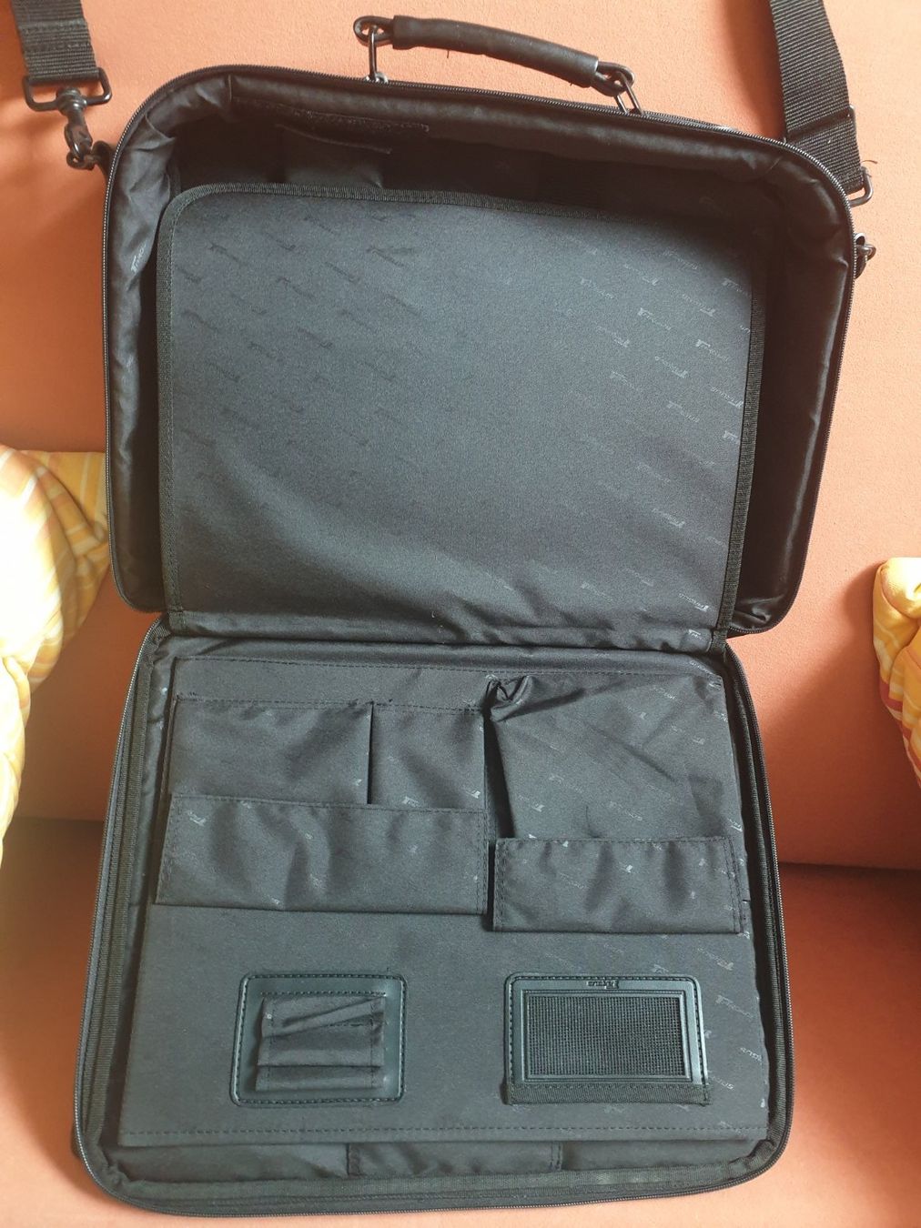 Targus Borse: NOTEBOOKTASCHE der Marke: TARGUS – Usato da Birsfelden venduto da Adl_sd25 2