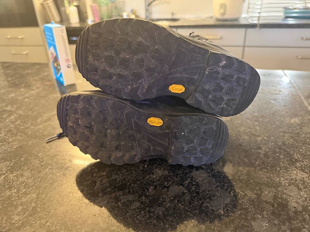 Scarpe per ragazzi: Lowa Wanderschuhe Grösse 33 – Usato da Wettingen venduto da xen_t6v6 2