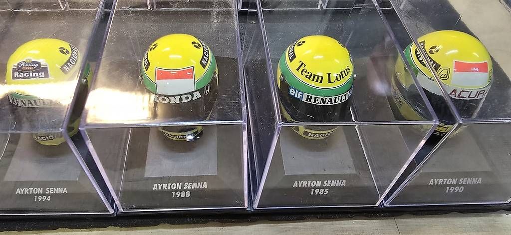 Casques & visières: Casques Senna 1/8 – Neuf avec emballage d'origine à Lausanne par issaluca