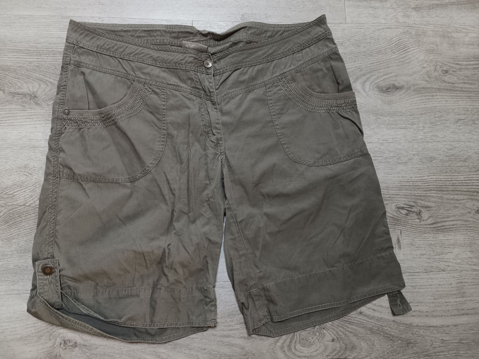 Hosen: Safari Kurzhose 44 – Gebraucht aus Bätterkinden von Elefantenzoo