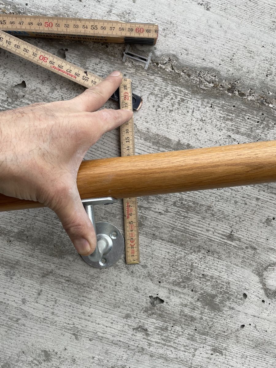 Balustrades: Handlauf Eichenholz mit Metallhalterung – D'occasion à Hauptwil par c-pro 3