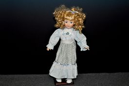 Classique Collection Puppe „Rachel“ mit Ständer –Sammlerpupe