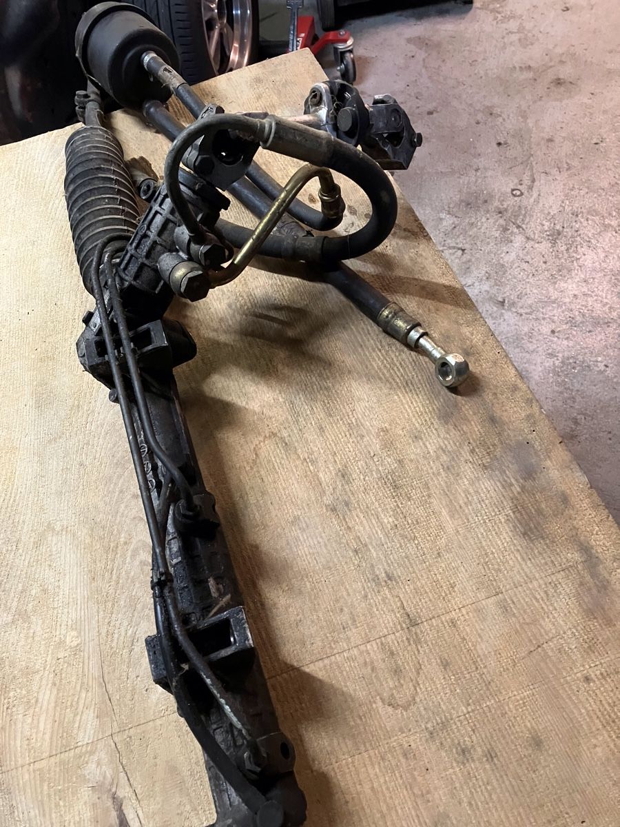 BMW Tutti pezzi di ricambio auto: Direction assistée BMW e30 – Usato da Champoz venduto da Wild79Wes
