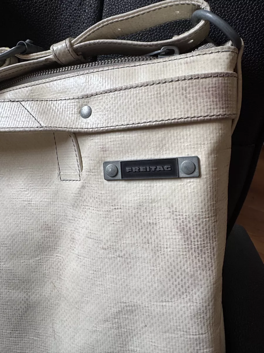 Freitag Borse: Vintage Reference Freitag Tasche weiss – Usato da Chur venduto da arxi 2