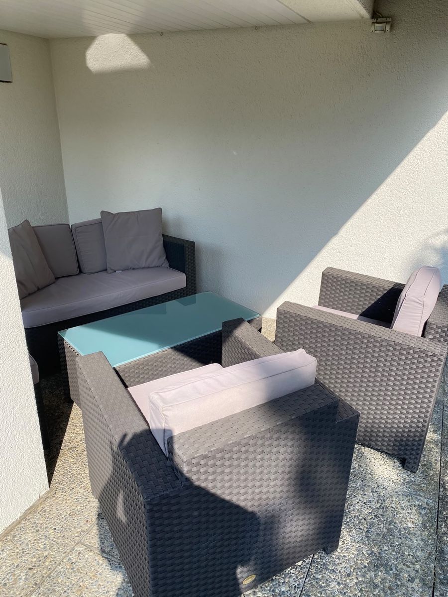 Viplounge Tischset: Gartenlounge Set Polyrattan 5-teilig mit Tisch grau – Gebraucht aus Einsiedeln von Miri.98 4