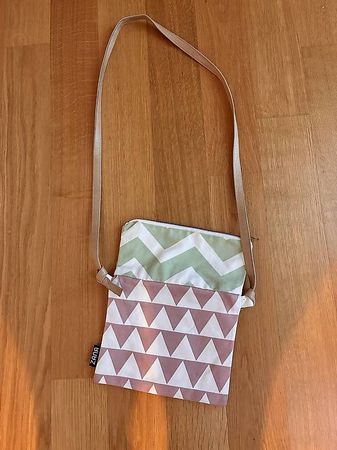 Kleine Handtasche aus Stoff