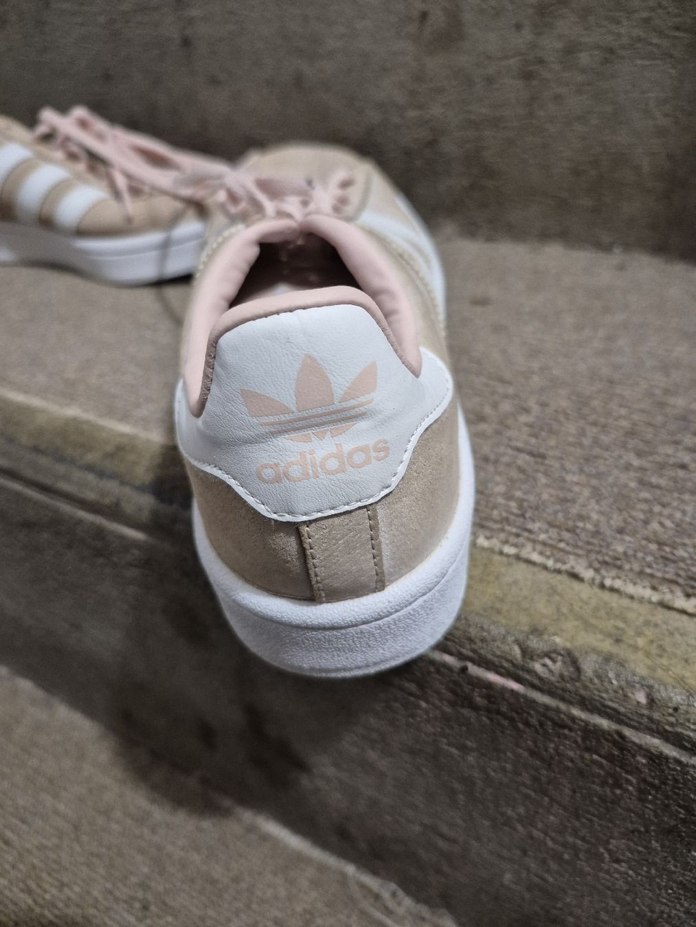 Adidas Scarpe da donna: Adidas schuhe – Usato da Winterthur venduto da Lumi11 1