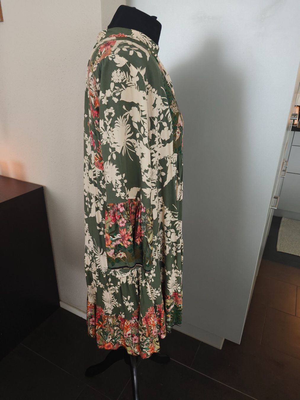 Tuniche: Sommerliches Midikleid mit Blumenmuster, Einheitsgrösse – Usato da Neuenkirch venduto da awallace 1