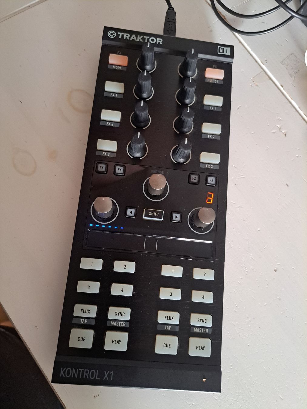 Traktor Mischpulte: Traktor Kontrol X1 MK2 DJ Controller USB guter Zustand – Gebraucht aus Berikon von joker1972 2
