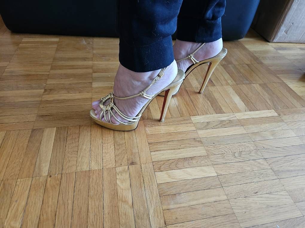 Scarpe da donna: Louboutin 140 couleur or taille 36 1/2 – Usato da Bernex venduto da Steph730 1