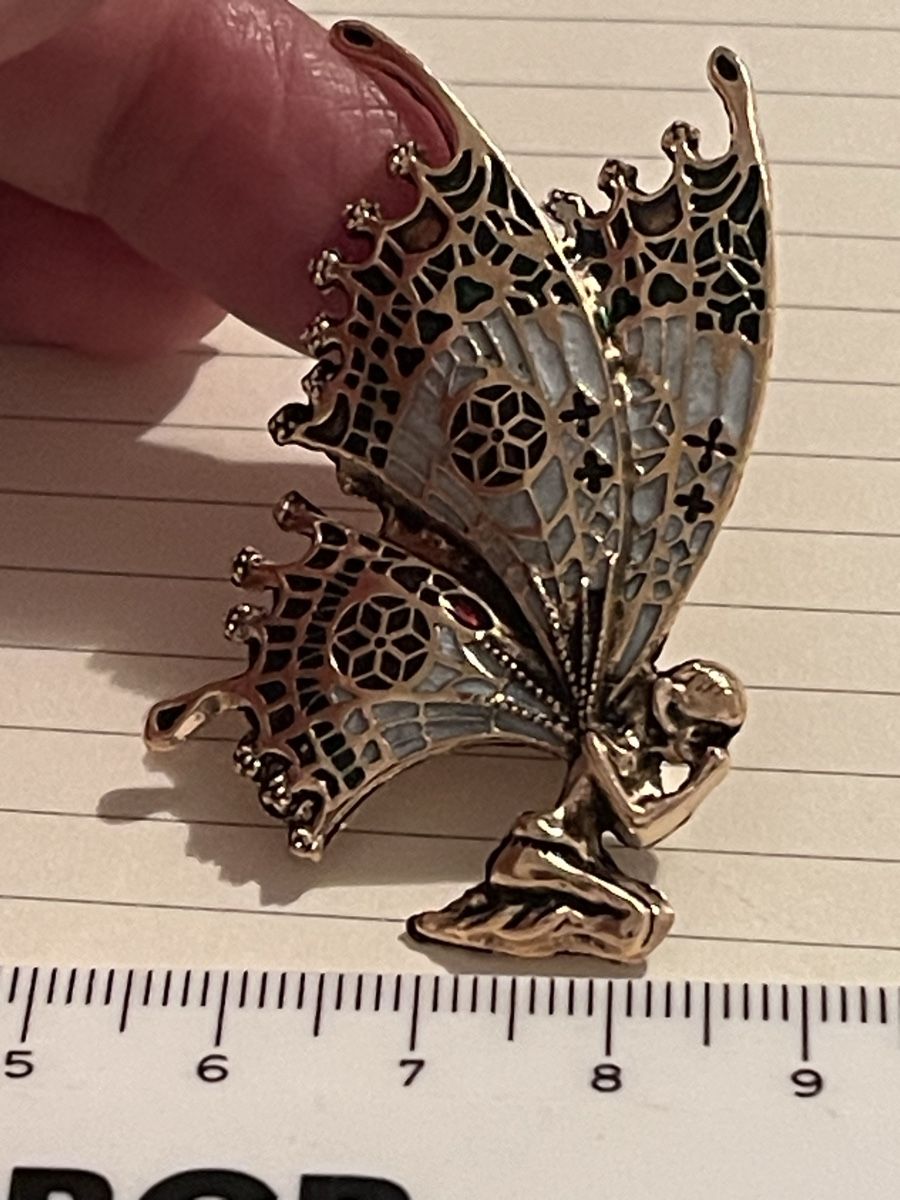 Spille & Fermagli: Jolie Broche fée papillon gravée neuve – Nuovo (secondo la descrizione) da Kloten venduto da Vermicelles