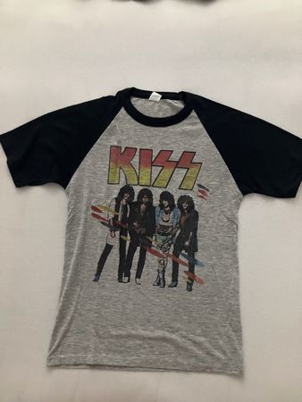 Kiss shirt