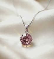 Zeitlose Halskette mit Swarovski Steinen Anhänger- Neu