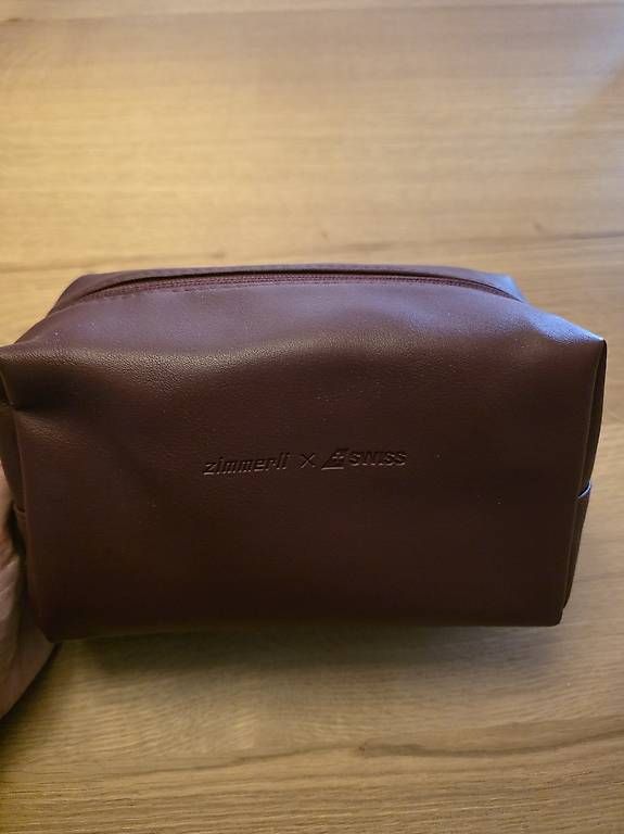 Trousses de maquillage: SWISS First Class Amenity Kit - Zimmerli – Neuf avec emballage d'origine à Gutenswil par dan_6g9s 2