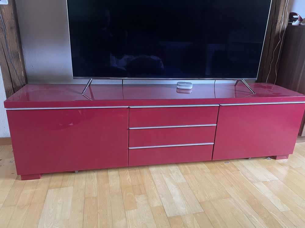 Rote TV-Kommode mit viel Stauraum, Top Zustand, Modern (Gebraucht) in ...