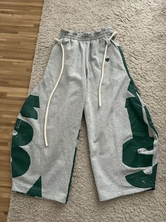 Coole Unisex Sweatpants mit Print, Grösse M – Top Zustand!