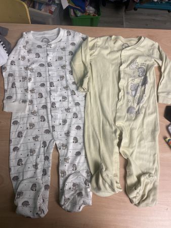 2 Bio Cotton Pyjamas eines Neu Gr. 86