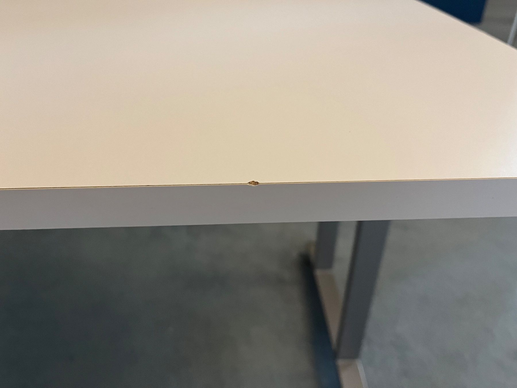 Scrivanie: Bürotisch weiss mit Kabelkanal – Usato da Kaltbrunn venduto da tho_x6l5 5