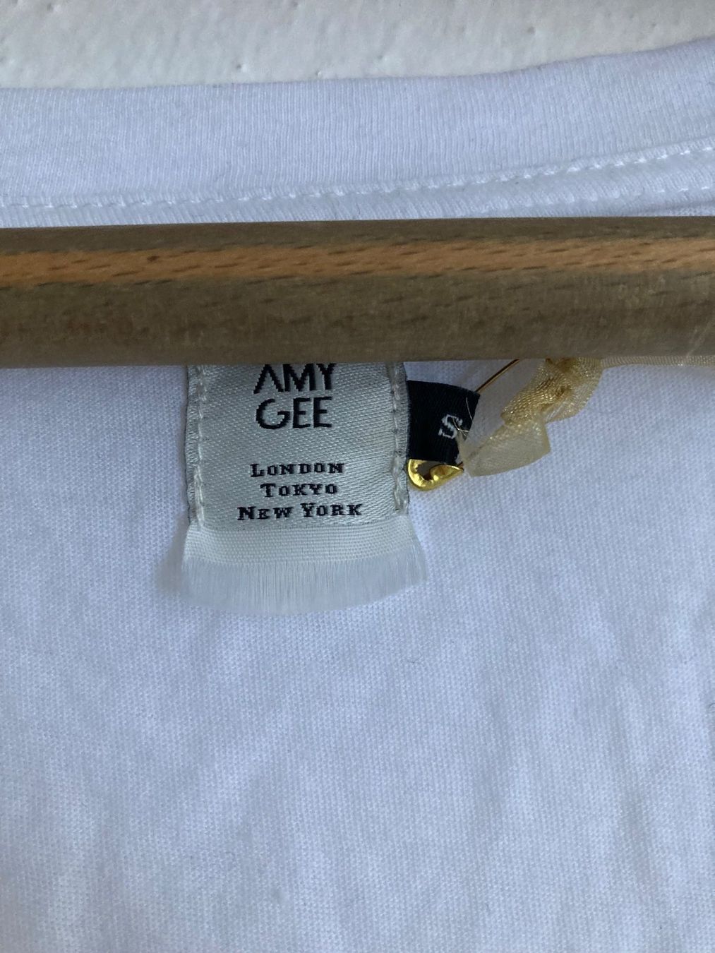 T-shirt: Amy Gee T-shirt – Nuovo e nell'imballaggio originale da Brione Verzasca venduto da pulci22 1