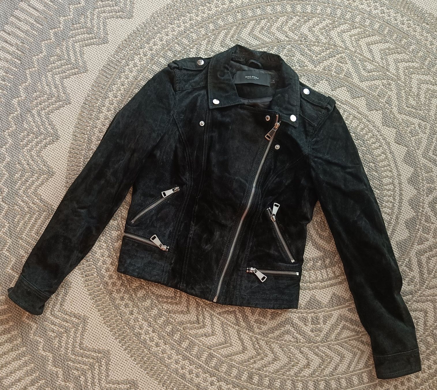 Vero Moda Giacche: Vero Moda Bikerjacke schwarz Kunstleder Gr. M – Usato da Zürich venduto da Atelier.Second